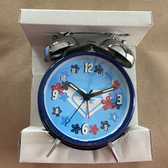 Retro Roxy alarm clock - Picture 4 of 5